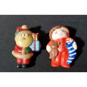 𝅺Vintage Christmas Brooch Pin Lot of 2 Fun World Div. Santa Claus Child PJs